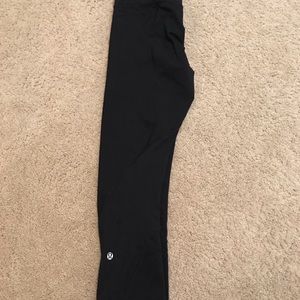 Lululemon black capris leggings